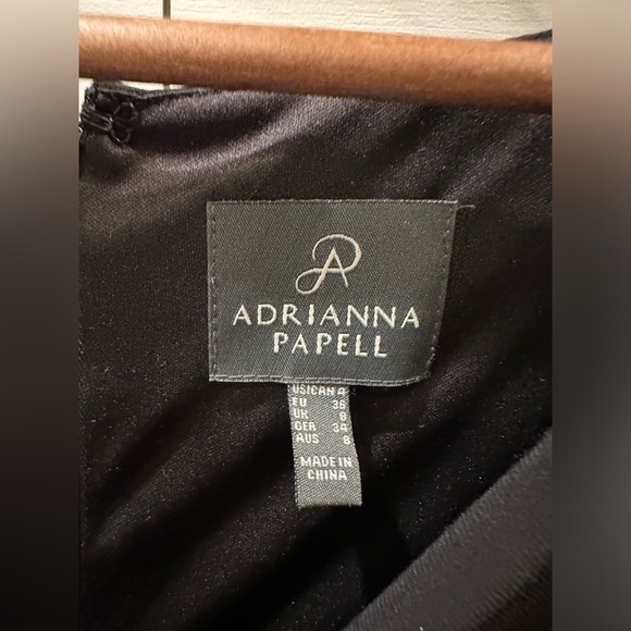 ADRIANNA PAPELL- size 4
long dress with bold floral skirt and 3/4 sleeves - Picture 3 of 8